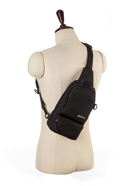 CLYNEE SLING BAG