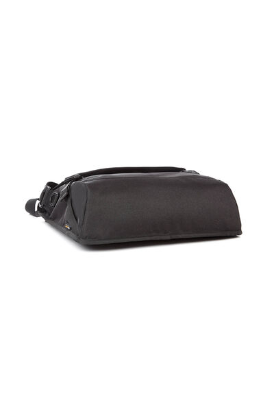 CLYNEE MESSENGER BAG
