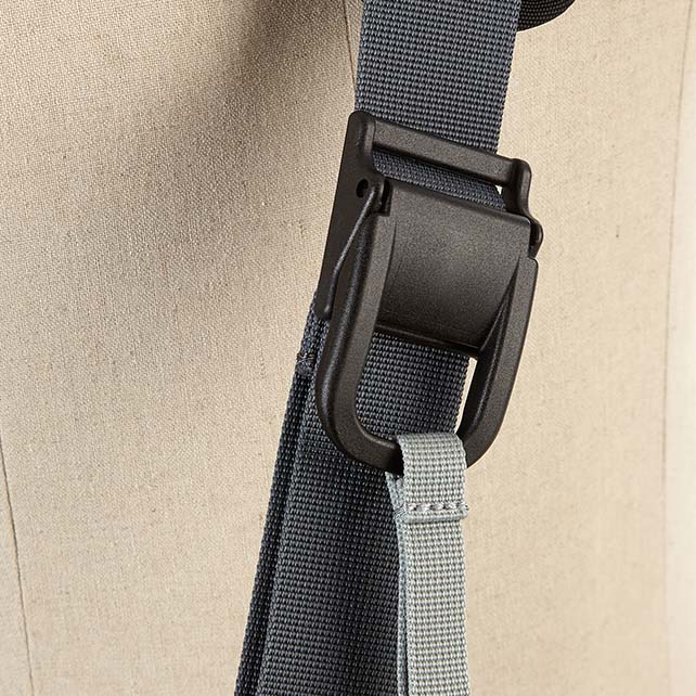 CLYNEE MESSENGER BAG