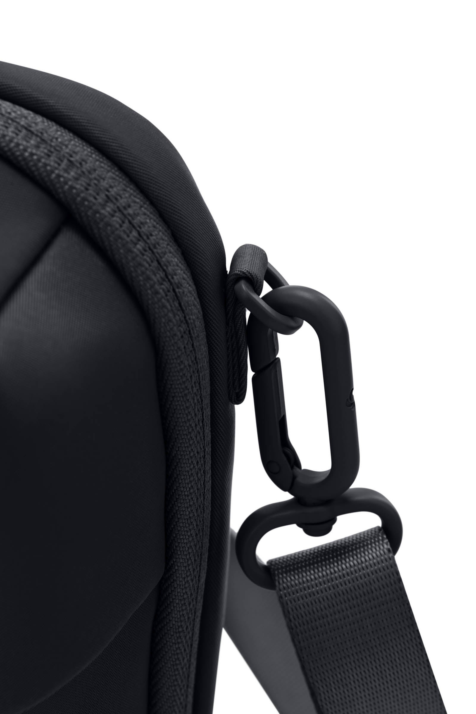 TRAVEL ESSENTIALS COSMETIC POUCH W.COMP