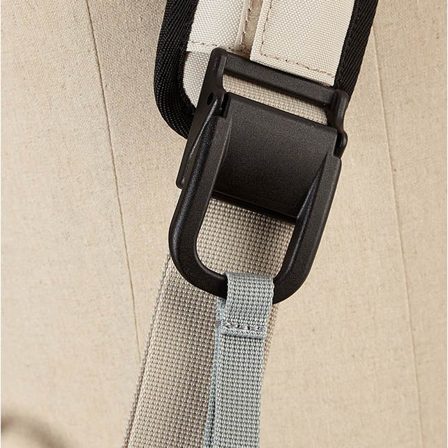 CLYNEE MESSENGER BAG