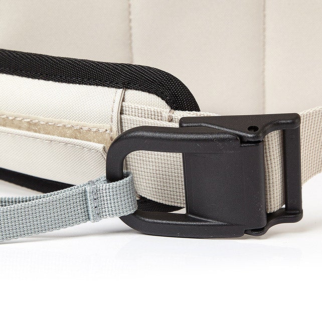 CLYNEE MESSENGER BAG