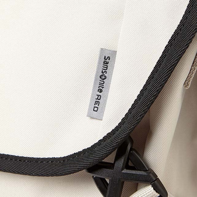 CLYNEE MESSENGER BAG