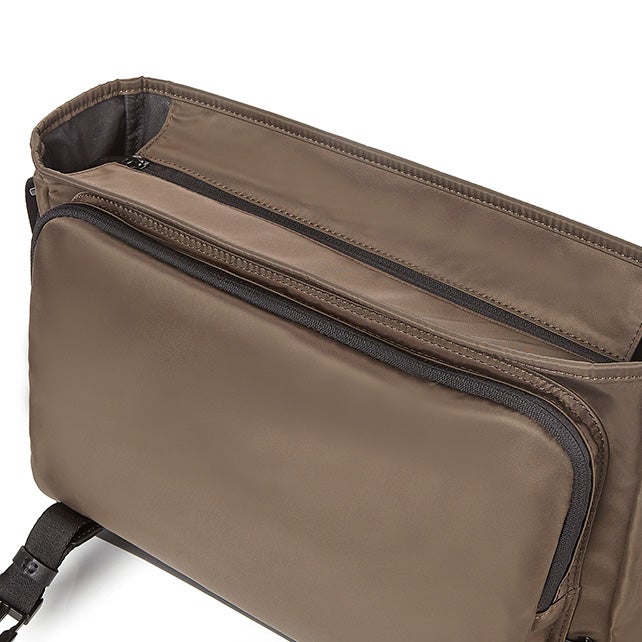 ELLWOOD MESSENGER BAG