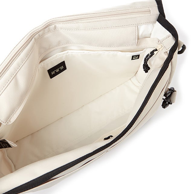 CLYNEE MESSENGER BAG