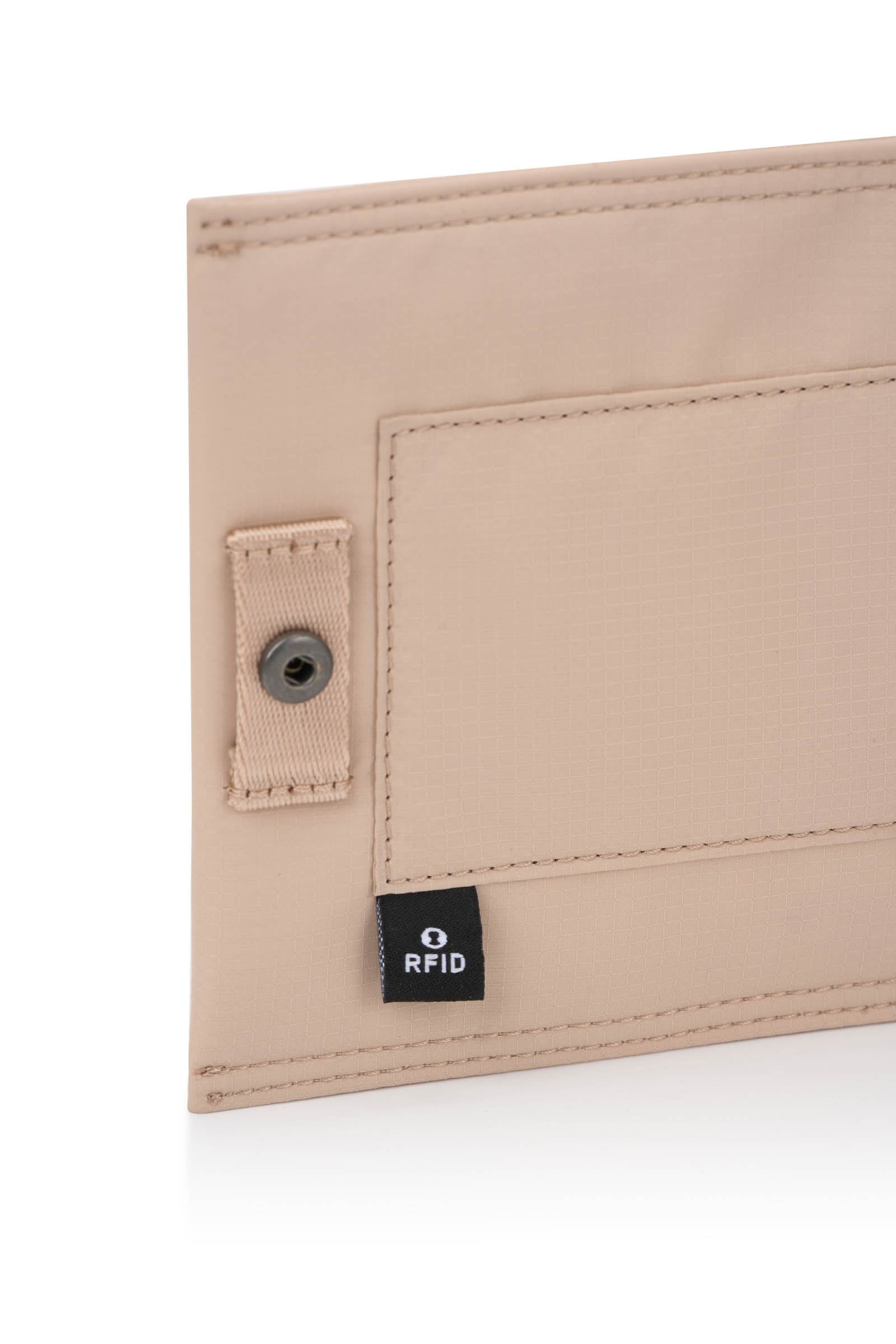 TRAVEL ESSENTIALS RFID NECK POUCH_N