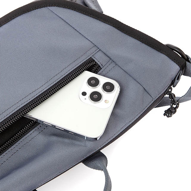 CLYNEE MESSENGER BAG